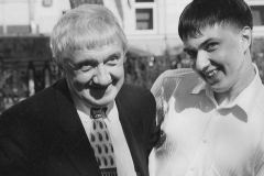 Юра с сыном 9 мая 2003